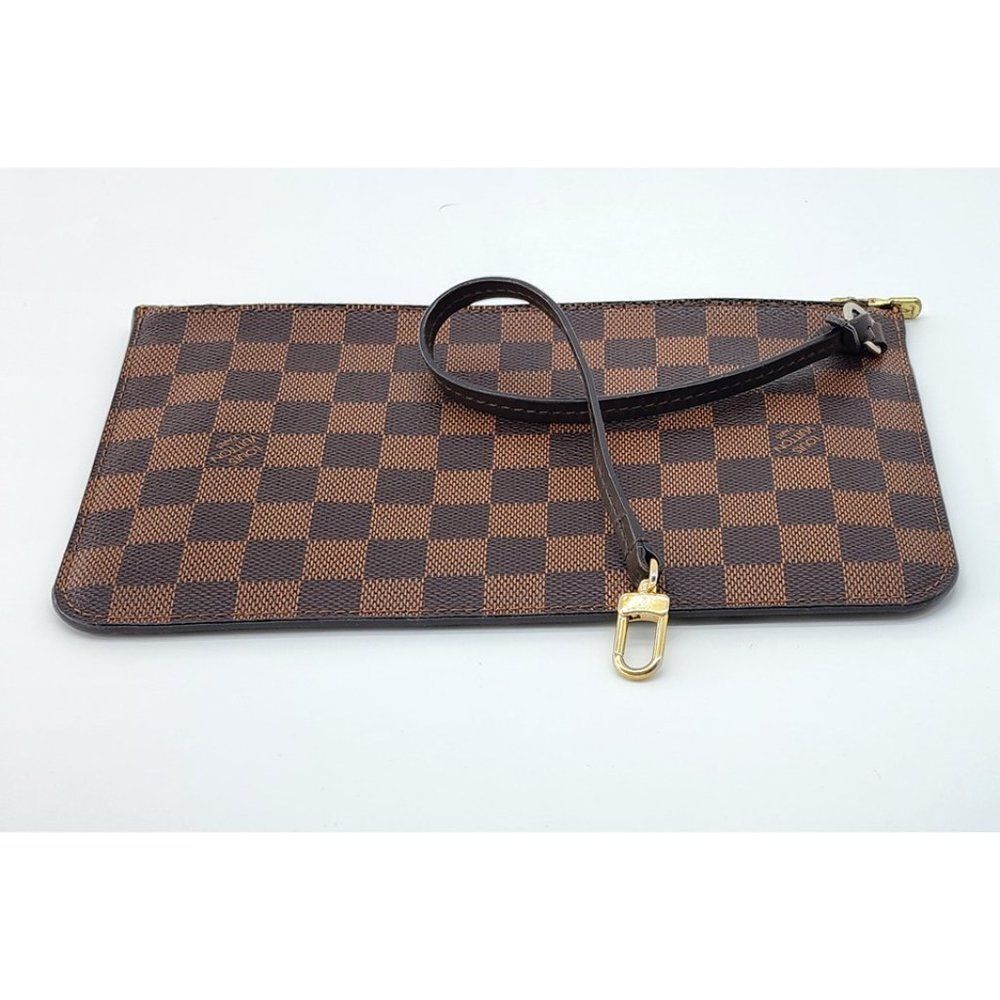Louis Vuitton Neverfull MM Pochette in Damier Ebene in Excellent Condition - Picture 3 of 4